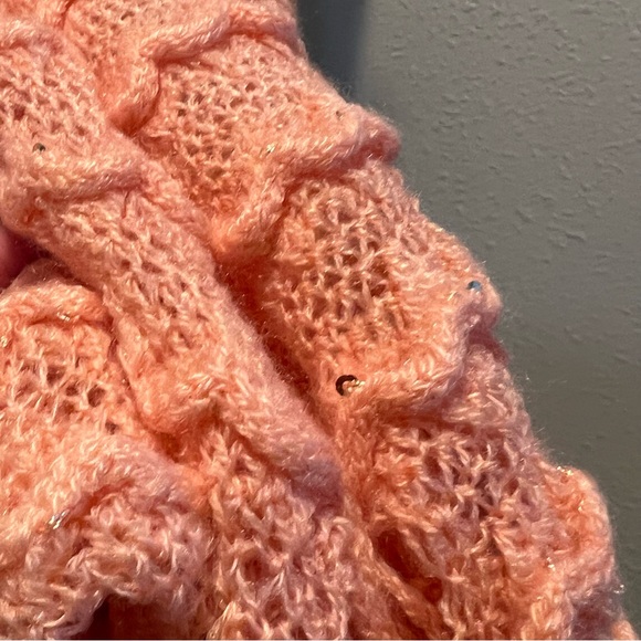 INFINITY SCARF chunky knit peachy orange fringe like new condition tiny sequins - Picture 6 of 8